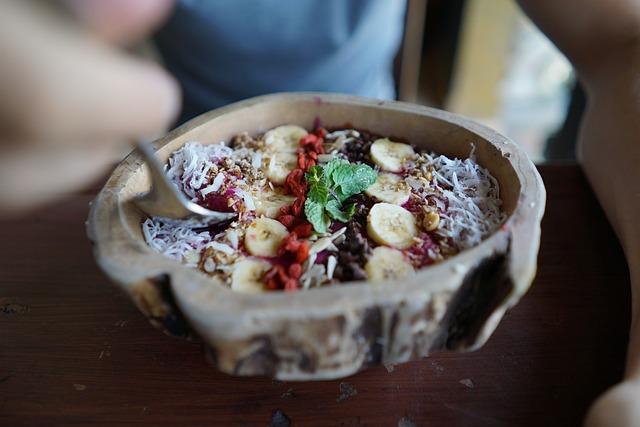 Recepty na zdravé smoothie bowl s granolou