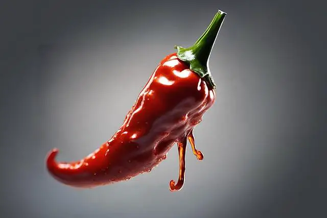 Pikantní sriracha majonéza jako skvělý doplněk k masům