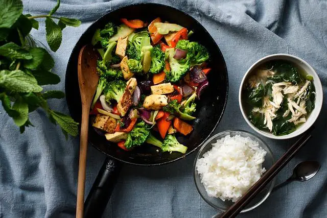 Chutné veganské recepty s tofu: Předkrmy, hlavní jídla a dezerty