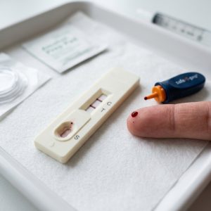 Domaci test na celiakii - krevni kapkovy test s proužkem
